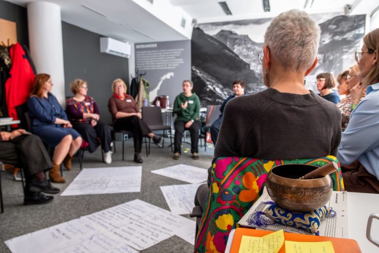 Zdjęcie grupy na warsztacie mentorów programu Przyjazna szkoła